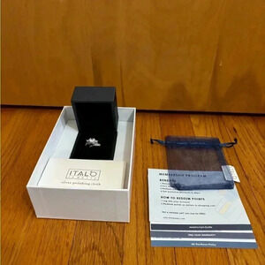 Italo Jewelry Ring Three Stone White Sapphire Silver Plated Size 6.75 NWT